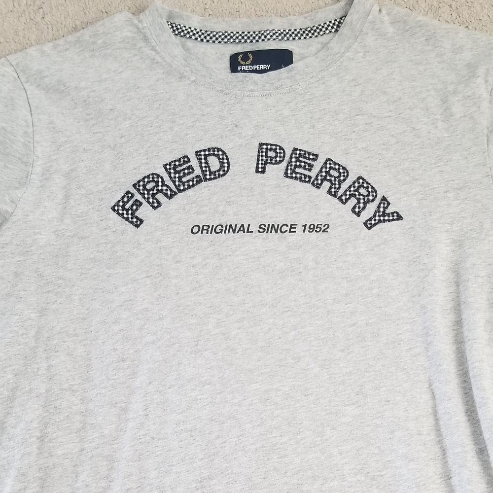 LARGE FRED PERRY T SHIRT